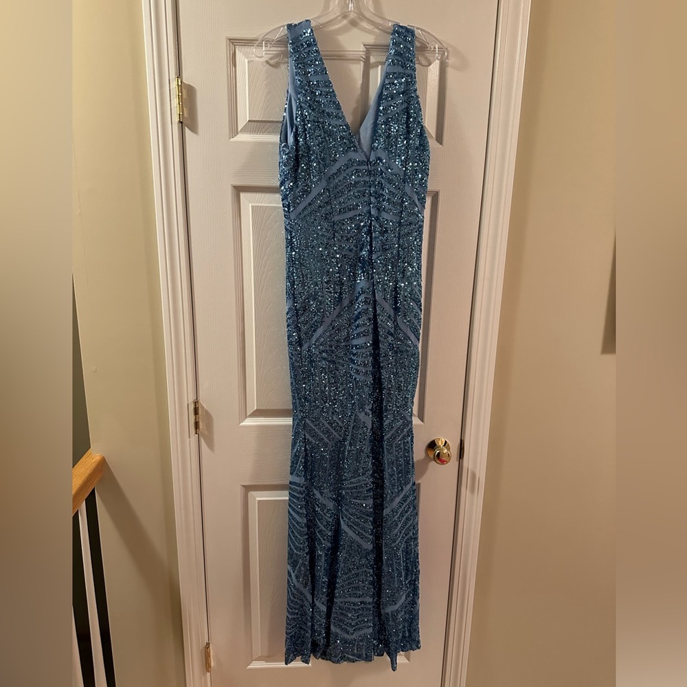 Strechy powder blue sequined gown - Picture 5 of 6